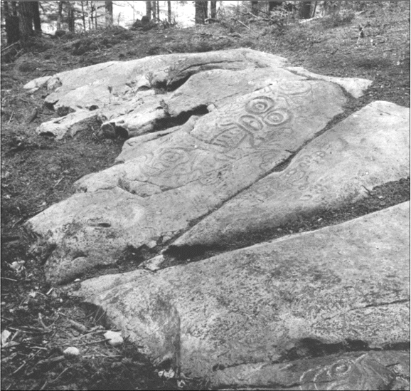 Fig. 7_2d.  Petroglyphs on the large Flat Rocks of "Helluland"